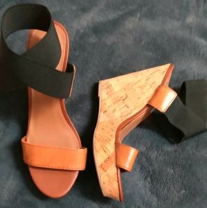 Steve Madden Black/Tan Wedges